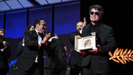 Cineastul iranian, Jafar Panahi, întâmpinat cu aplauze pe aeroport după ce a câștigat Palme d