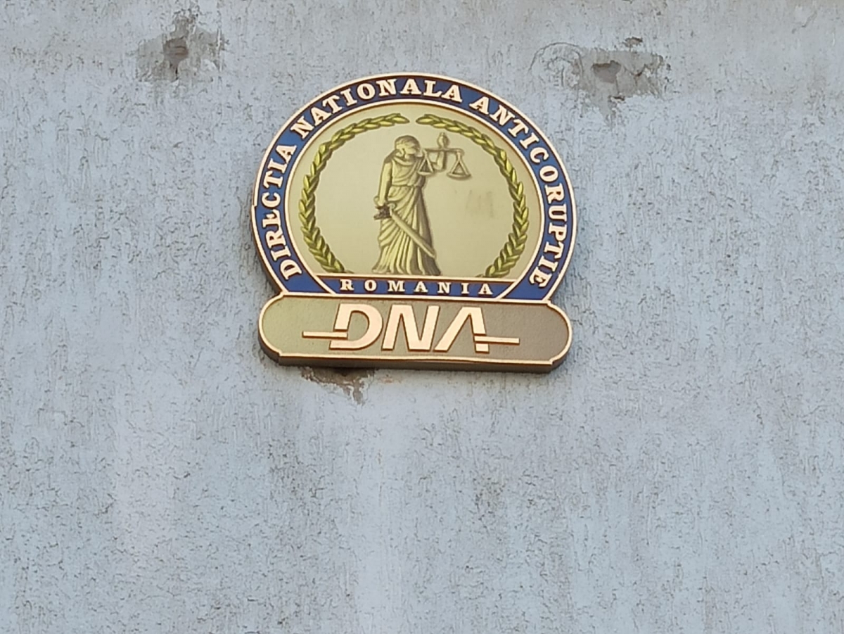 BREAKING Șeful vameșilor bucureșteni, trimis în judecată de DNA - zeci de mii de euro și foloase necuvenite pentru controale favorabile