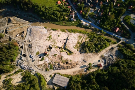 Nivel alarmant de cloruri în Târnava Mică: apa potabilă contaminată, peştii morţi încep să iasă la suprafaţă