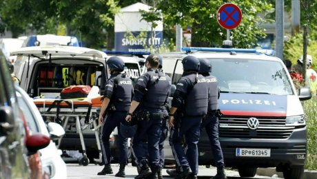 Elev român, împușcat de patru ori la liceul din Austria: Mărturia cutremurătoare a mamei sale, după ce a fost operat de urgență