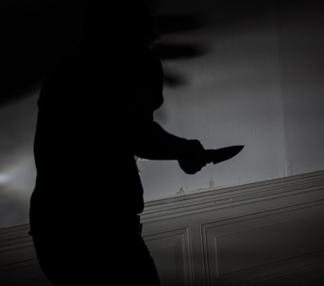 Conflict sângeros între tineri: Un bărbat de 25 de ani și-a înjunghiat rivalul în plină stradă