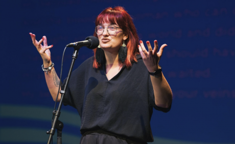 Poeta Simona Sigartău a câștigat Premiul Național de Poezie 