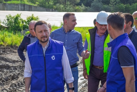 Environment minister announces inspections at mining sites with risk of water resource pollution