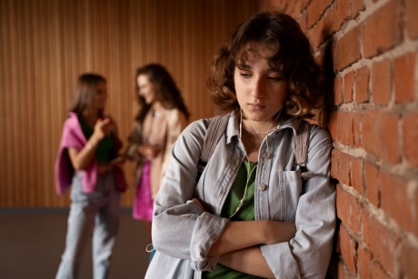 Fundaţia Progress: Sute de fete, învăţate să facă faţă cazurilor de bullying sau trafic de persoane