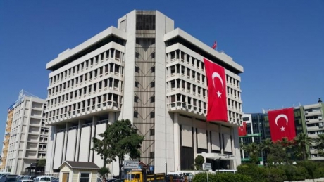 Banca centrală a Turciei a menţinut rata dobânzii cheie la 46%, în pofida încetinirii inflaţiei, pe fondul tensiunilor geopolitice