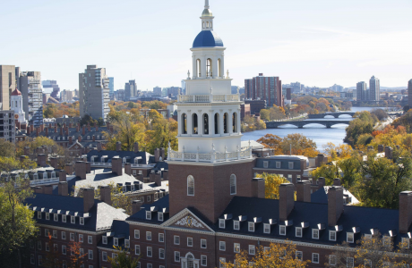 Prințesa moștenitoare Elisabeta își va continua studiile la Harvard, în ciuda ordinului președintelui Trump