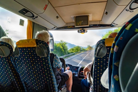 INS: Autocarele asigură până la 15% din transportul turistic