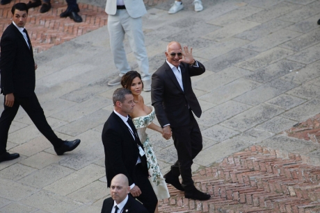 VIDEO Când milioanele nu fac față naturii: o furtună a stricat petrecerea de nuntă a lui Jeff Bezos, iar invitații VIP 'au fugit'