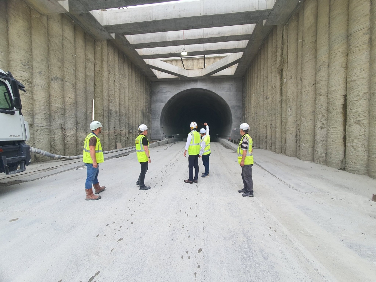 FOTO Imagini spectaculoase cu primele tuneluri de autostradă din România. Se lucrează intens între Curtea de Argeș și Sibiu