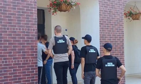 Polițiștii de frontieră au fost săltați de ofițerii de la Antifraudă: Luau mită pentru aproape orice