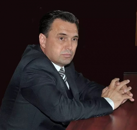 Țara arde, primarul 'se piaptănă' pe bani publici: Negoiță 'sparge' 400.000 de euro pe manele. 'Au și ei dreptul să se bucure!'