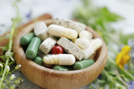 CNA a decis să interzică farmaciilor să facă publicitate la suplimente alimentare: Efectele sunt dintre cele mai grave