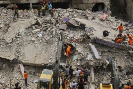VIDEO Bilanț catastrofal după prbușriea unui blo în Karachi