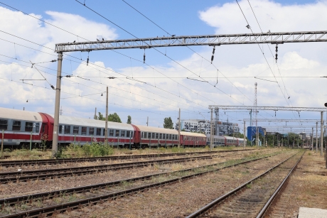 Tren deraiat, după ce a lovit o mașină la traversarea căii ferate