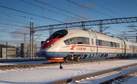 Accident înfiorător: Un tren a lovit un autobuz - Cel puțin o persoană și-a pierdut viața / Autoritățile din Rusia au demarat o anchetă
