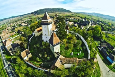 Studenţi români la arhitectură şi voluntari germani descoperă secretele meşteşugurilor tradiţionale la Apold