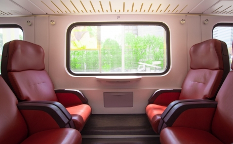Panică în tren: Doi copii au fost răniți după ce un geam s-a prăbușit peste ei