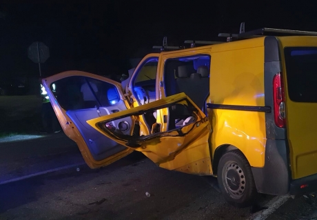 FOTO Accident înfiorător în Gorj: Un microbuz și un autoturism s-au lovit violent - ISU raportează nouă victime