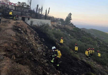 Pompierii români au intervenit pentru stingerea unui incendiu izbucnit în sud-estul Atenei