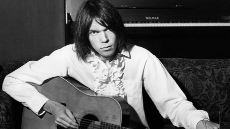 Neil Young îl confruntă pe Donald Trump în noua sa piesă 'Big Crime': 'Nu vreau soldaţi pe străzi'