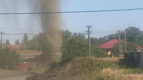 VIDEO Pericol major de explozie în Ialomița: pungă de gaze descoperită la forarea unui puț de apă, zeci de oameni s-au autoevacuat