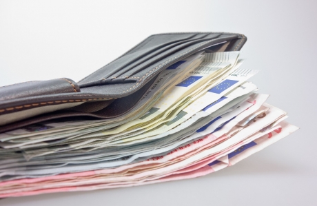 Gest de omenie: Portofel cu o mică avere, restituit până la ultimul euro