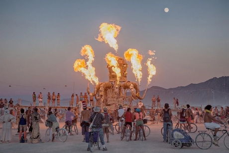 Miracol la Burning Man: O femeie a născut pe nepregătite în mijlocul deșertului Nevada - mama nu știa că este însărcinată